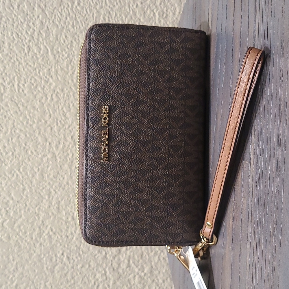 Michael Kors LG Flat MF phone case Leather wallet in Brown